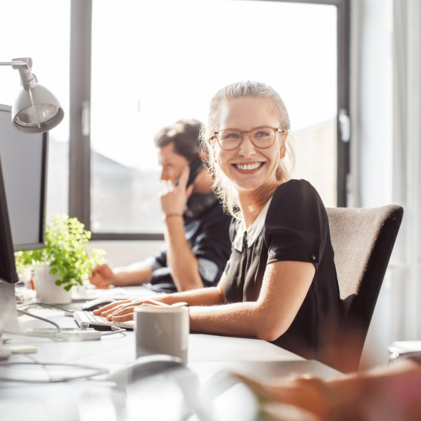 woman_smiling_office_590x590